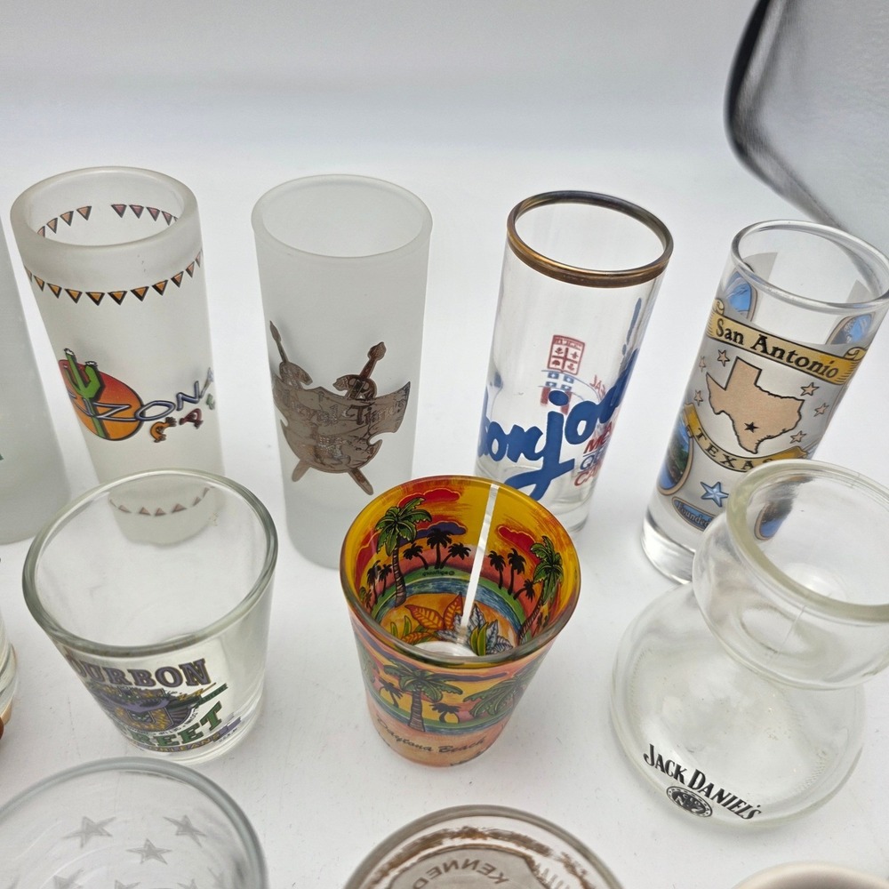 Lot of 25 Vintage Souvenir Shot Glasses Hard Rock Cafe Grand Ole Opry Travel H4 - Picture 10 of 16